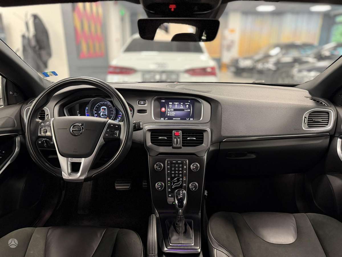 Volvo V40, 2.0 l., hatchback