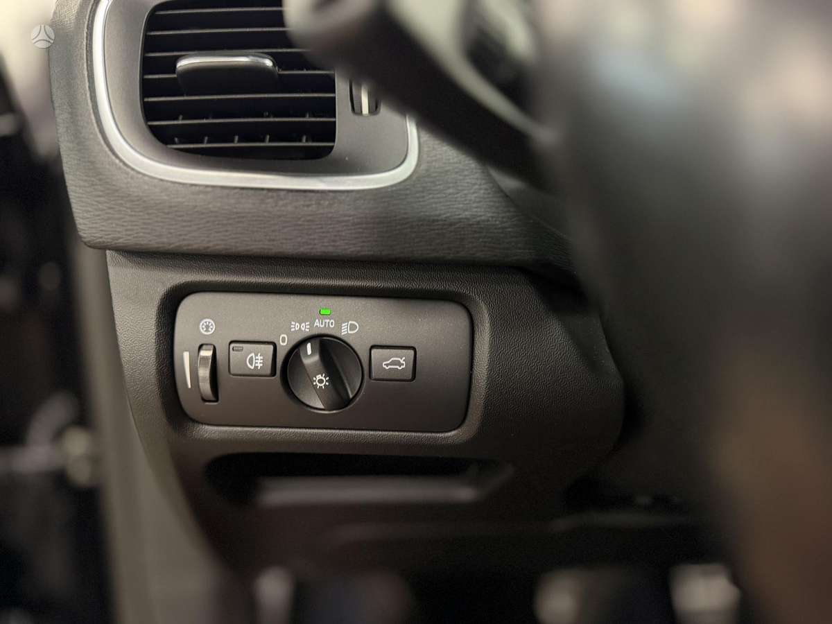 Volvo V40, 2.0 l., hatchback