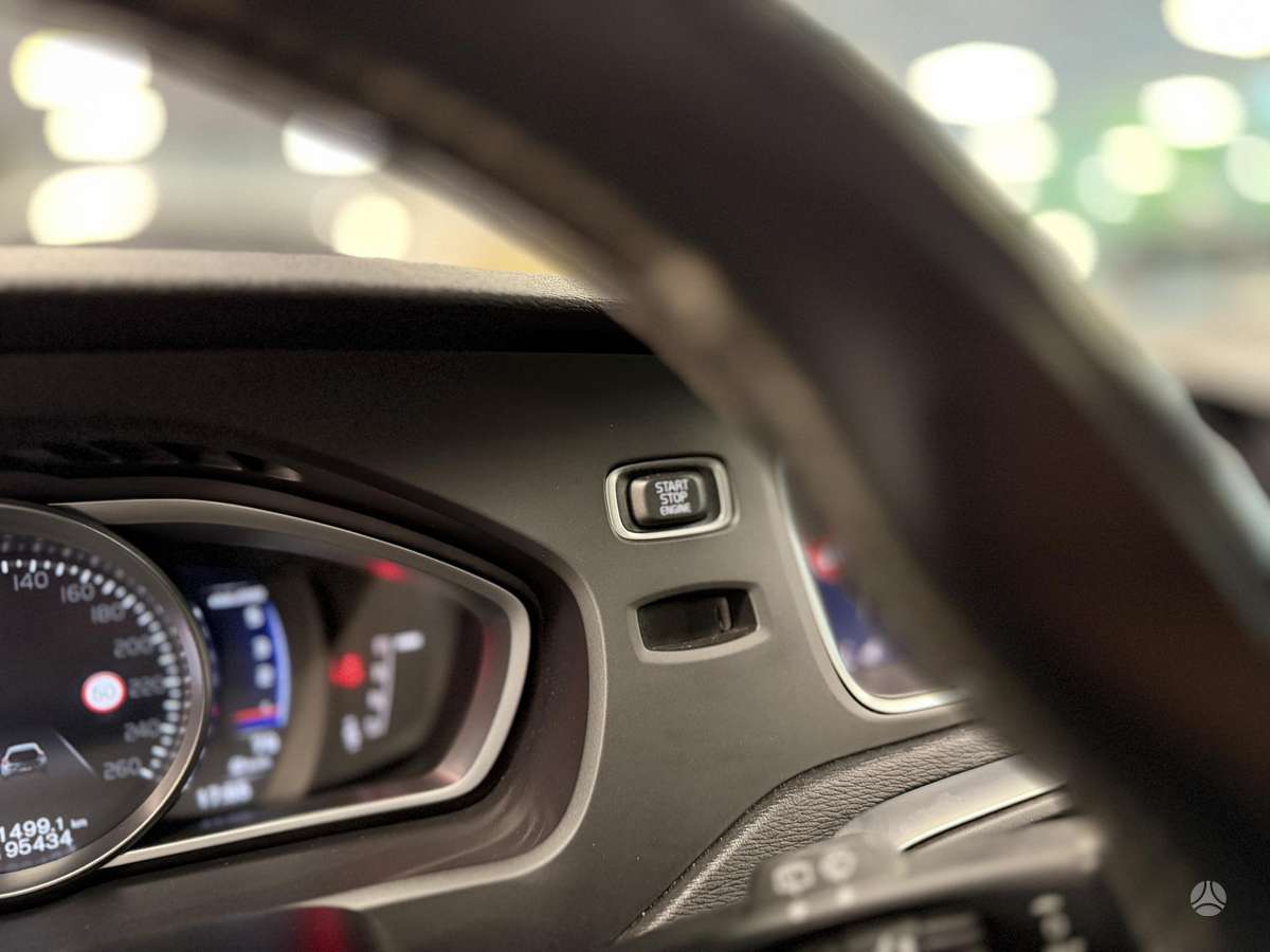 Volvo V40, 2.0 l., hatchback