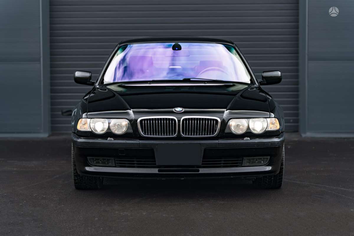 BMW 740, 4.4 l., Седан