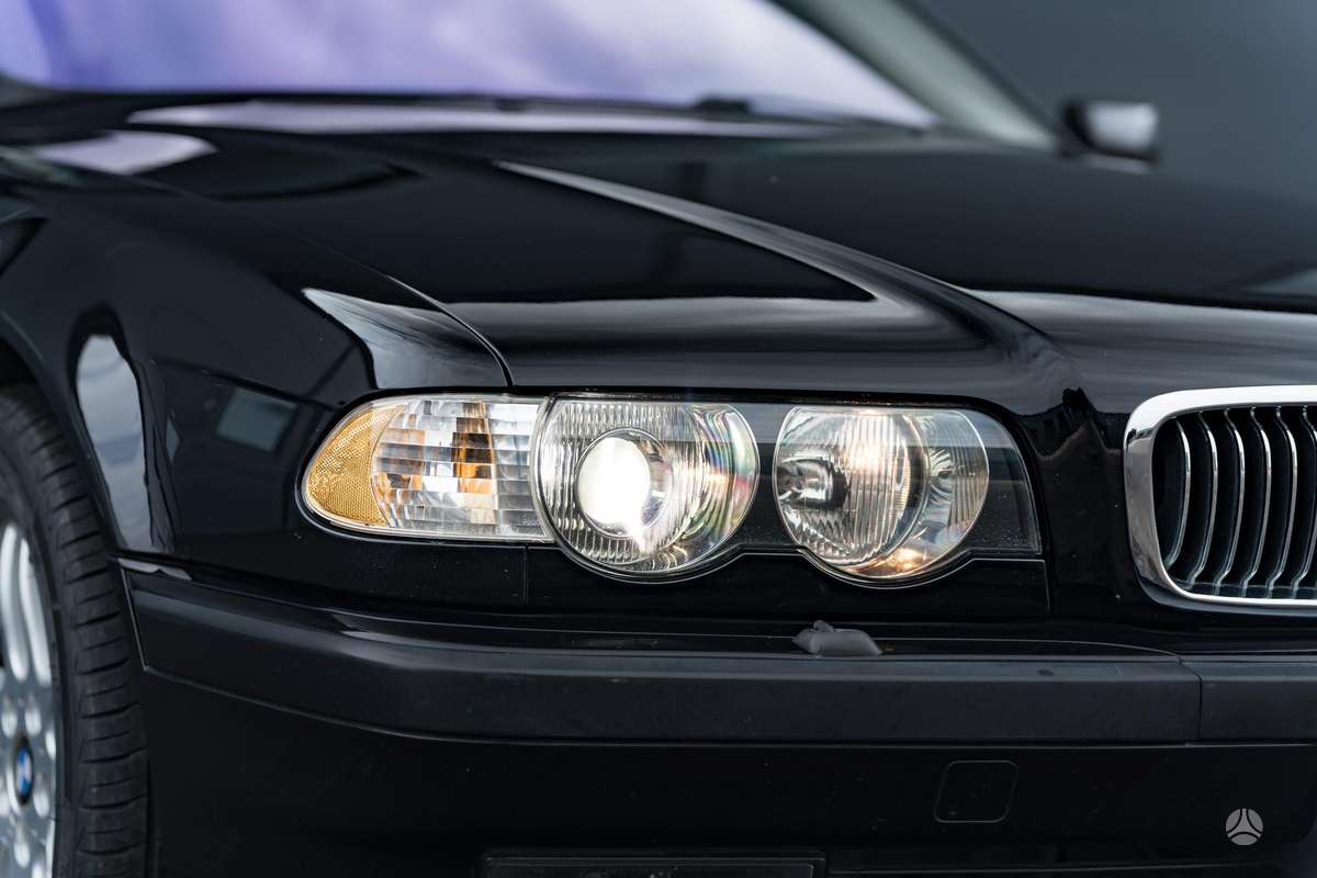 BMW 740, 4.4 l., Седан