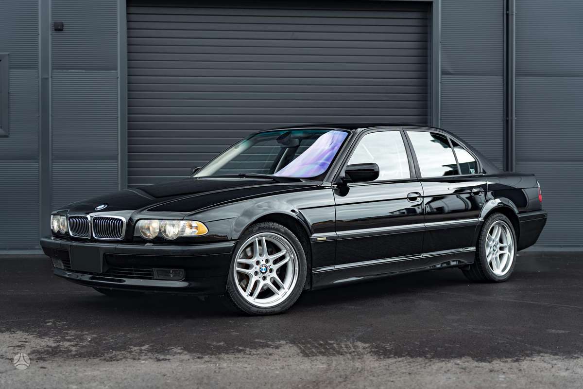 BMW 740, 4.4 l., Седан