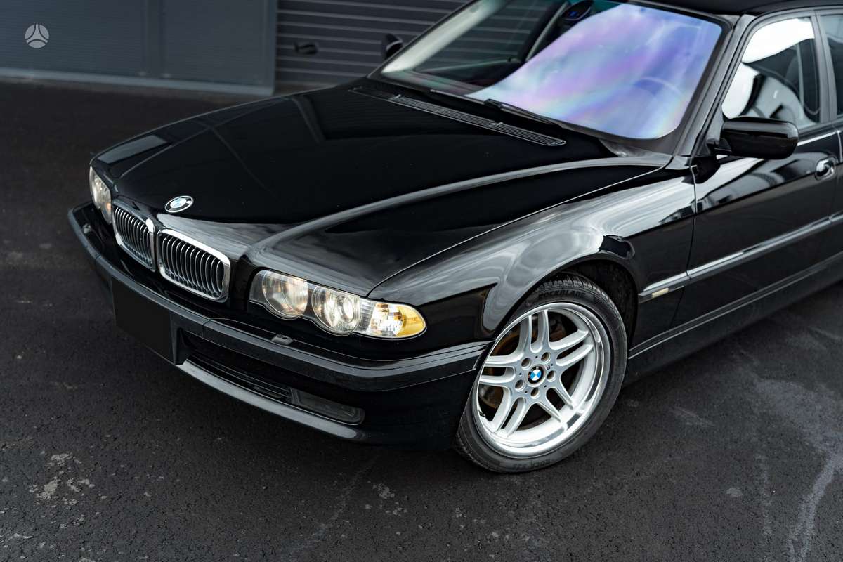 BMW 740, 4.4 l., Седан