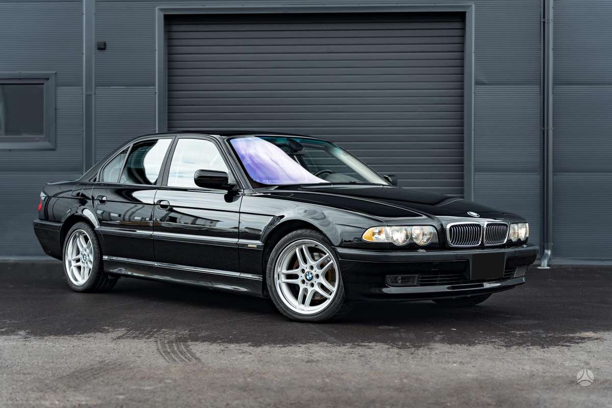 BMW 740, 4.4 l., Седан