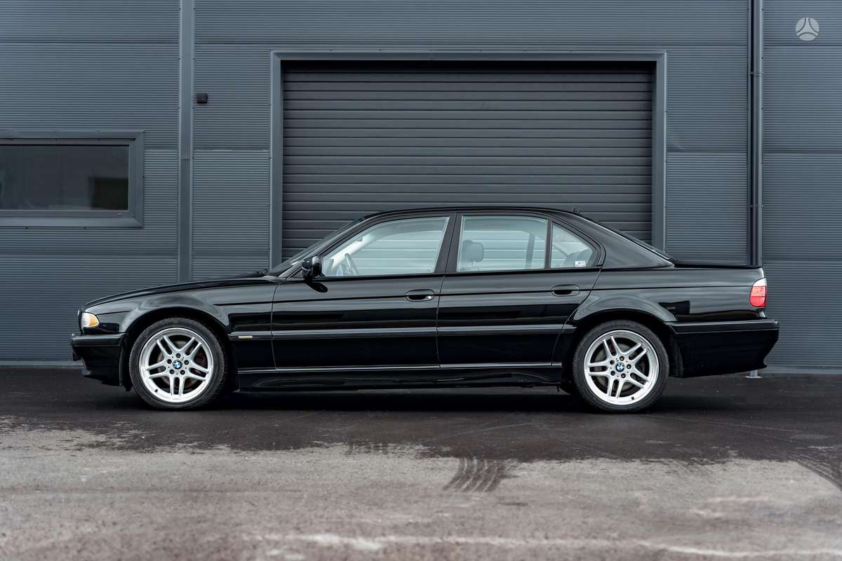BMW 740, 4.4 l., Седан