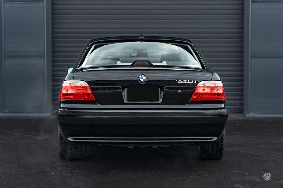 BMW 740, 4.4 l., Седан