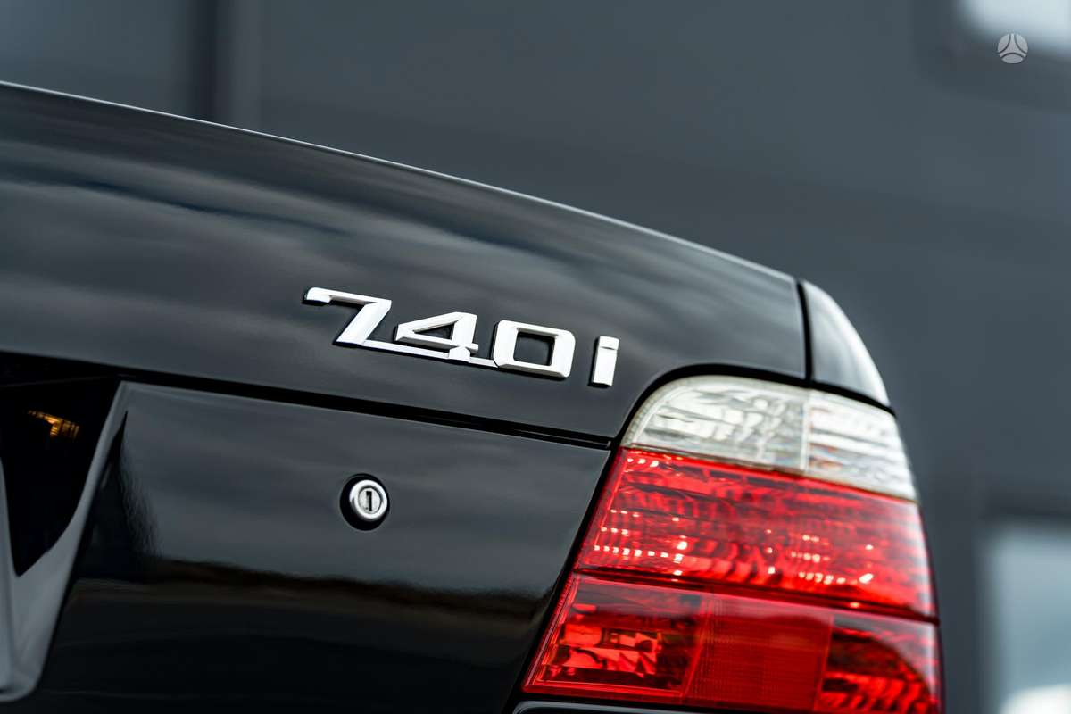 BMW 740, 4.4 l., Седан