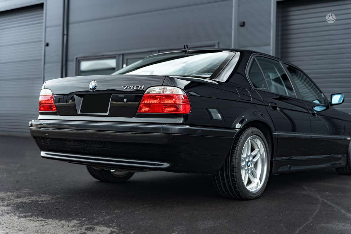 BMW 740, 4.4 l., Седан