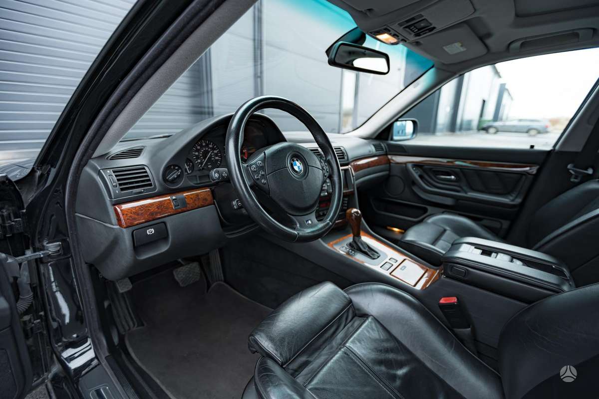 BMW 740, 4.4 l., Седан