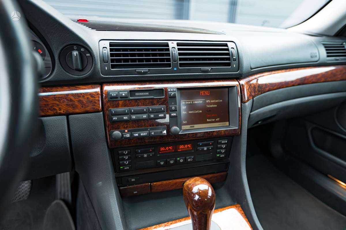 BMW 740, 4.4 l., Седан