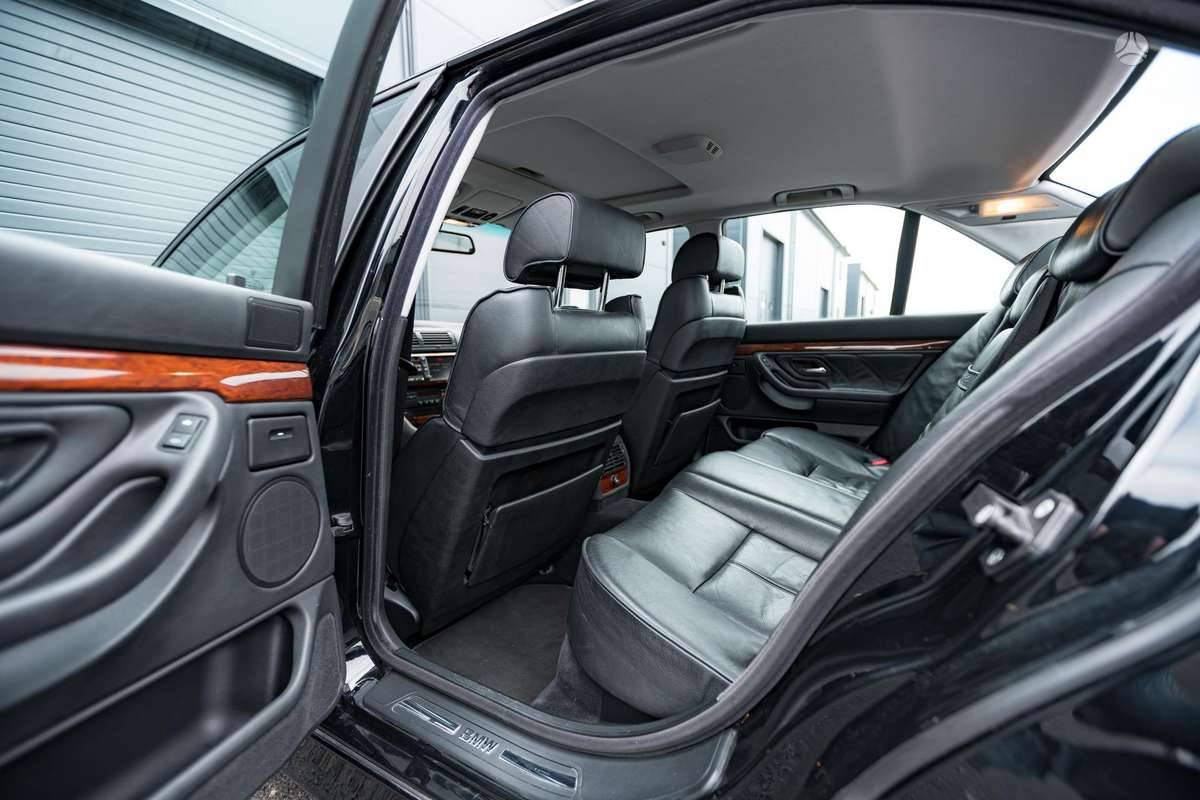 BMW 740, 4.4 l., Седан