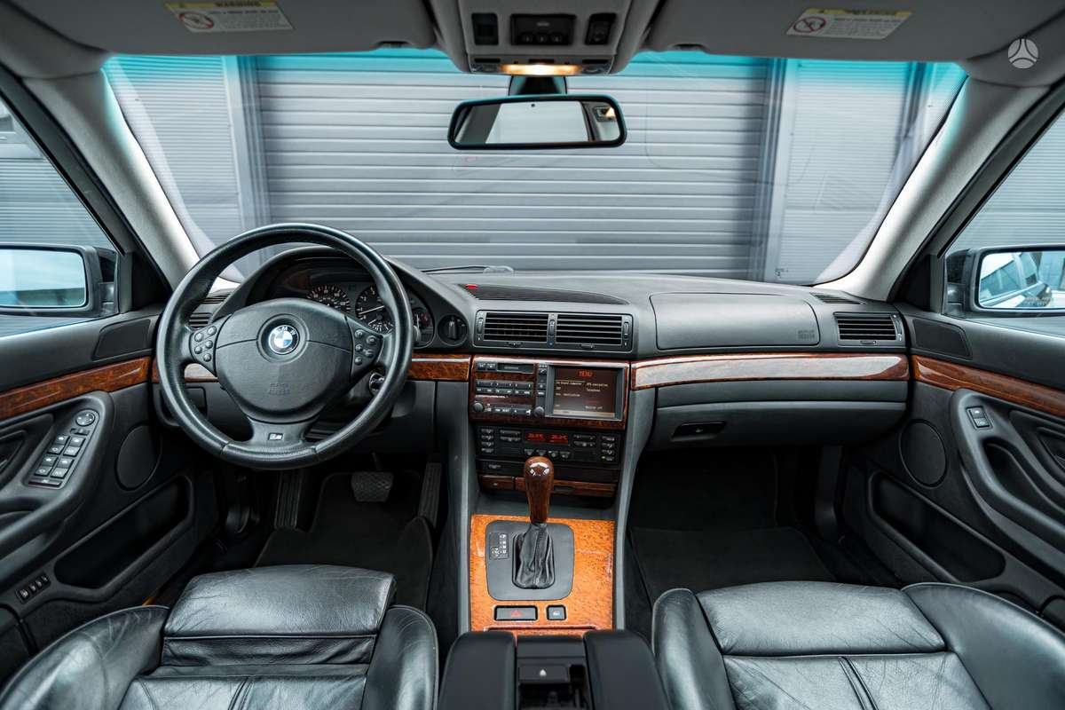 BMW 740, 4.4 l., Седан