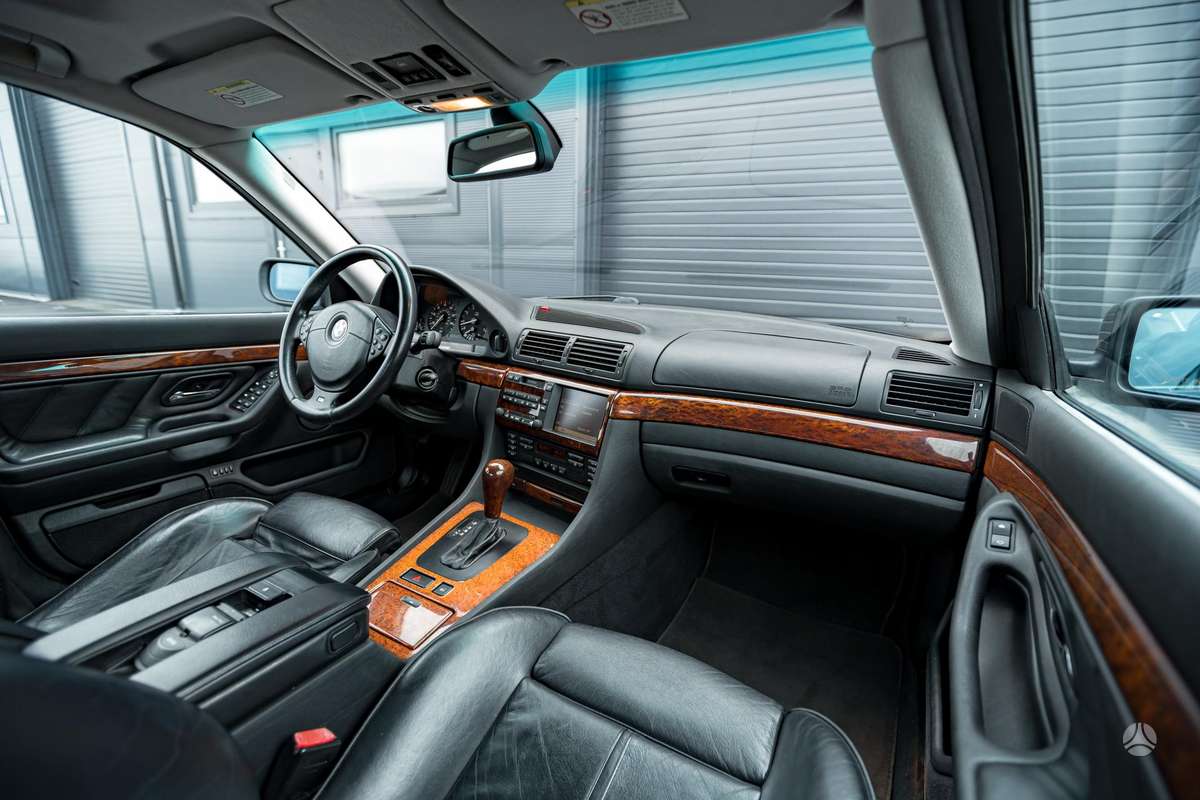 BMW 740, 4.4 l., Седан