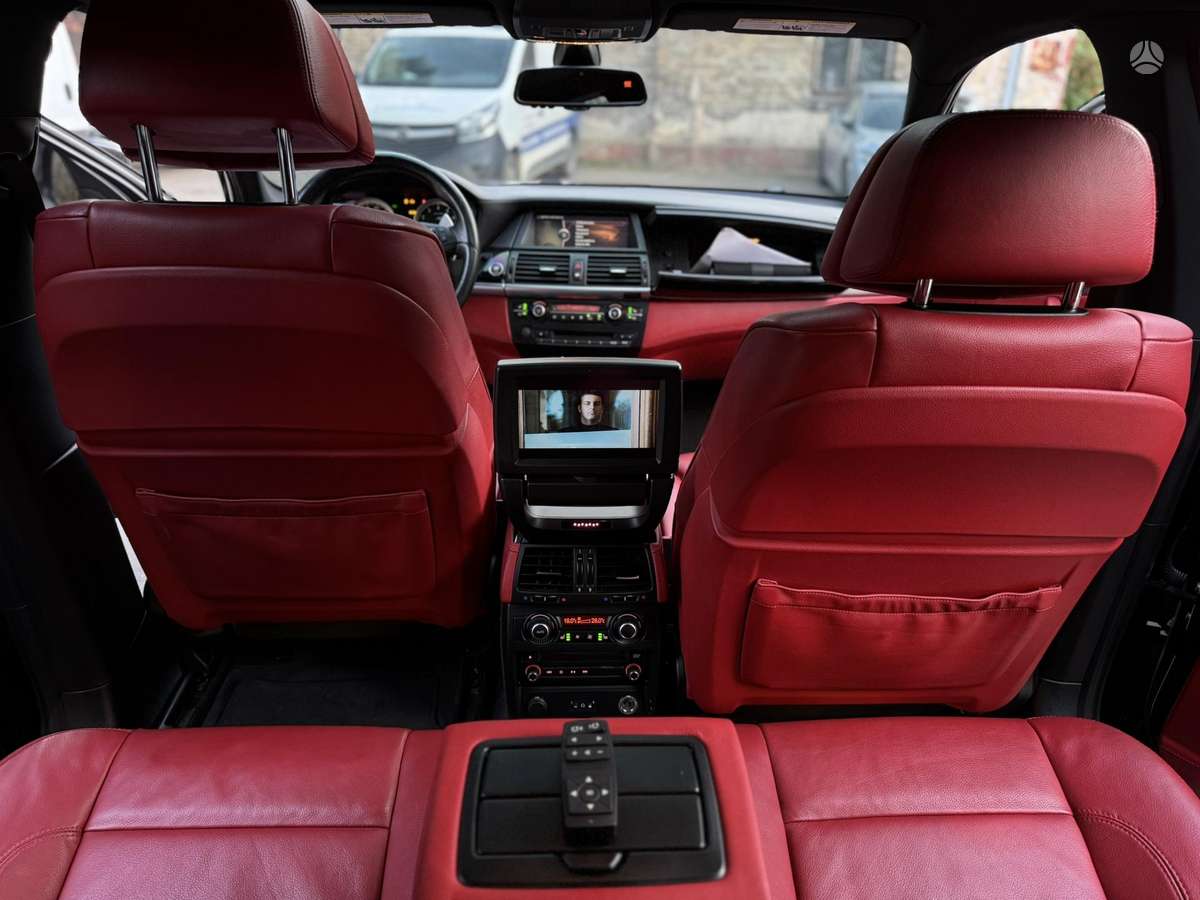 BMW X6 M, Универсал