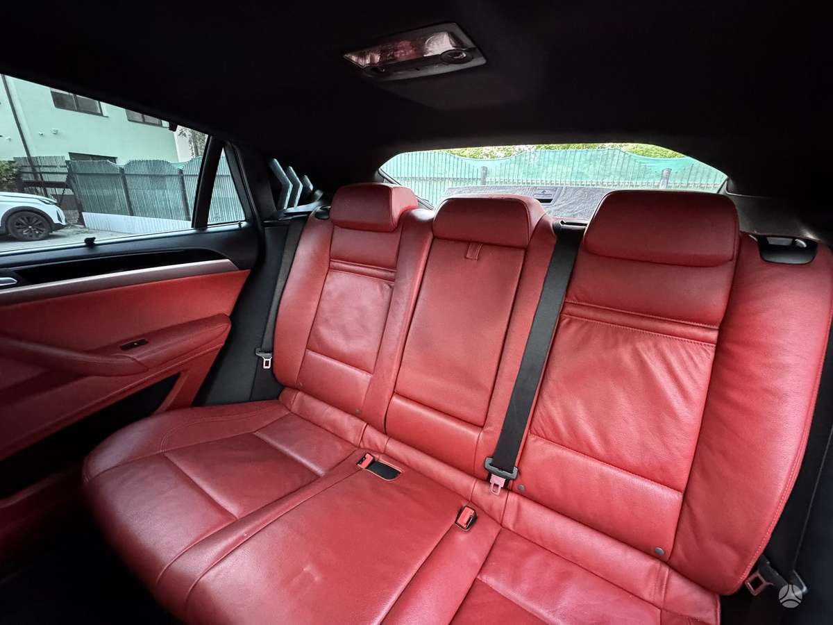 BMW X6 M, Универсал