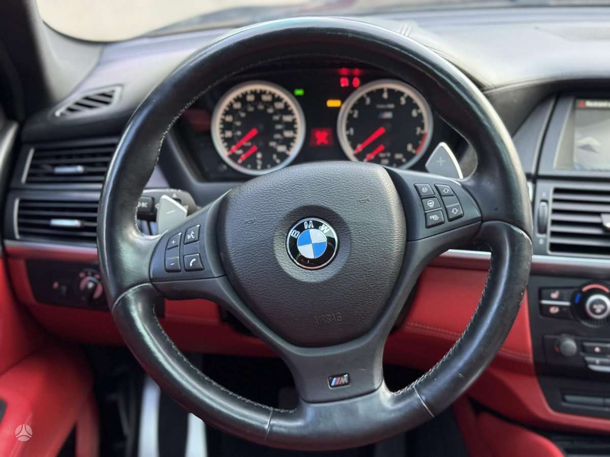 BMW X6 M, Универсал