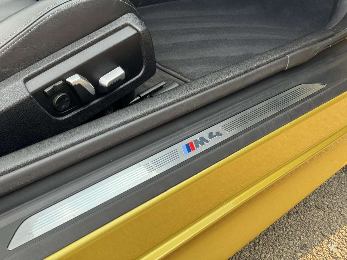 BMW M4, 3.0 l., convertible