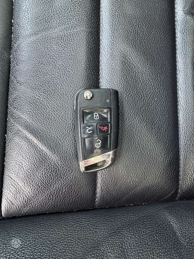 Volkswagen Golf - 8