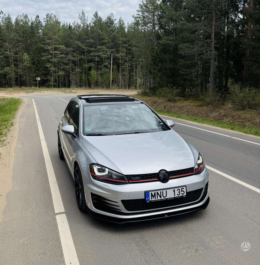 Volkswagen Golf - 2