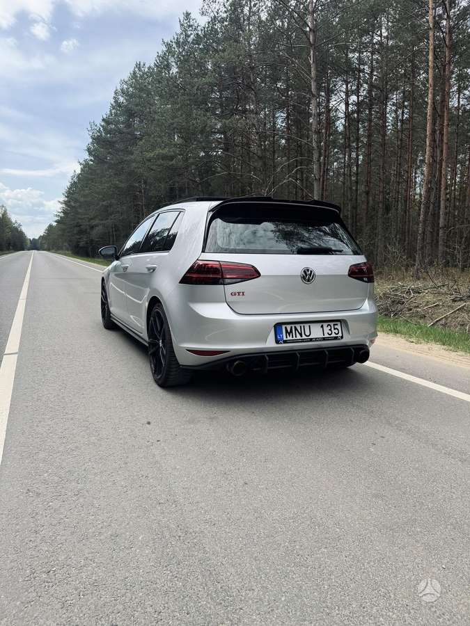 Volkswagen Golf - 4