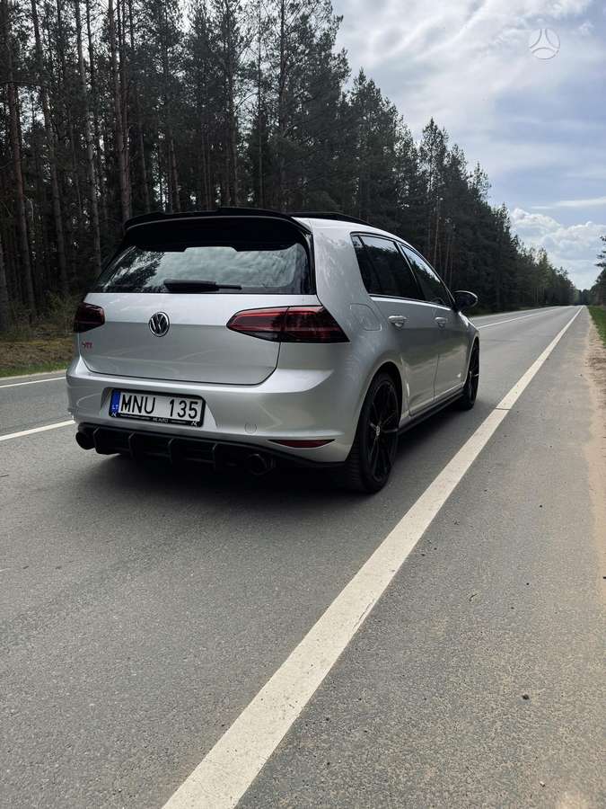 Volkswagen Golf - 5