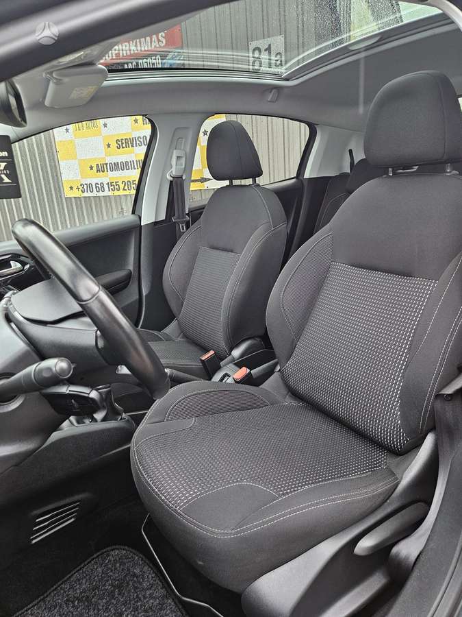 Peugeot 208, 1.2 l., hatchback