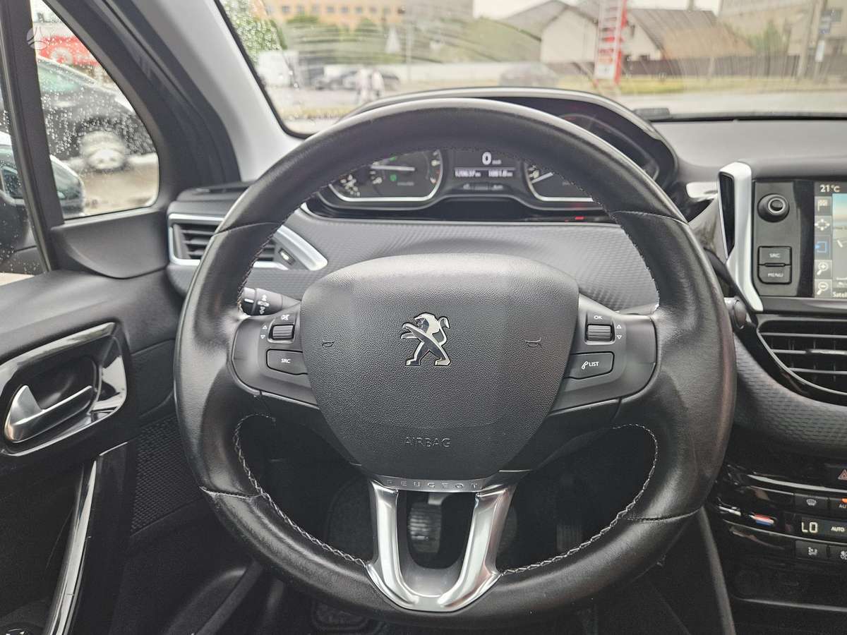 Peugeot 208, 1.2 l., hatchback