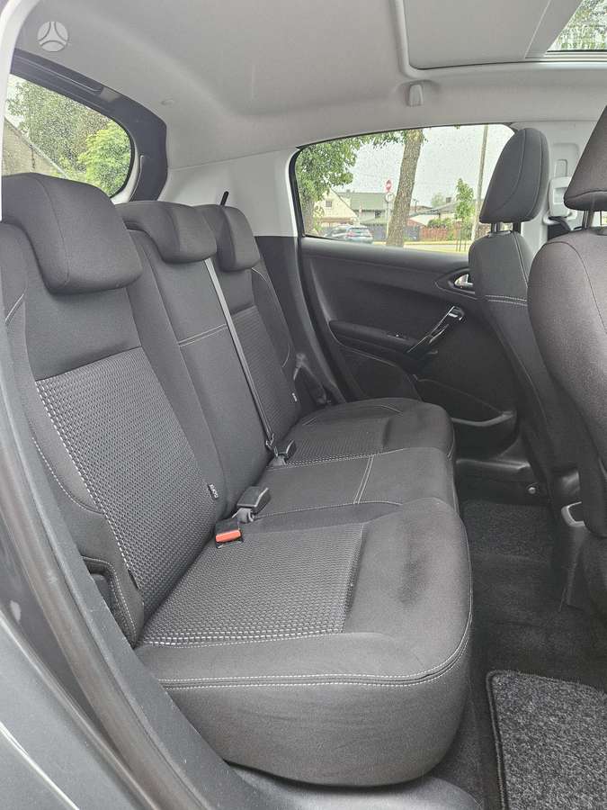 Peugeot 208, 1.2 l., hatchback