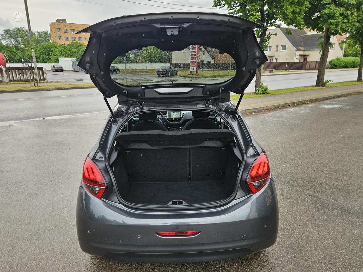 Peugeot 208, 1.2 l., hatchback