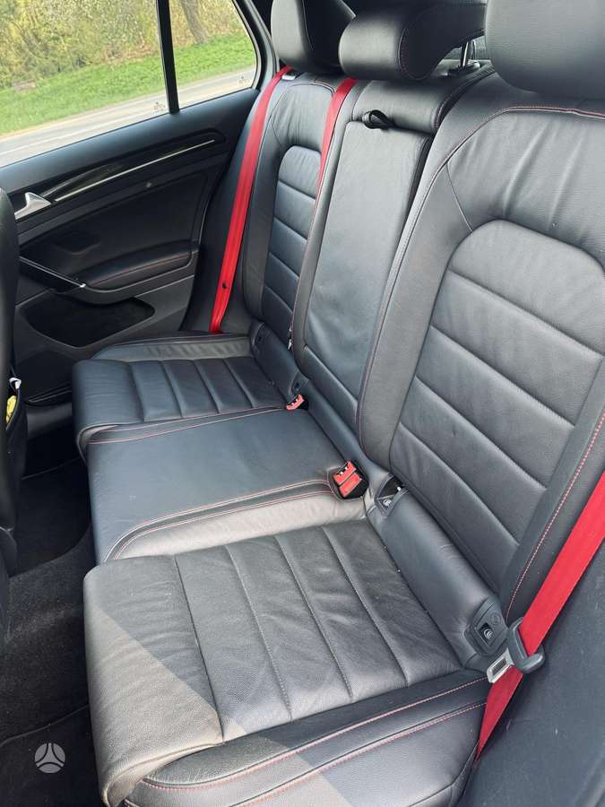 Volkswagen Golf - 11