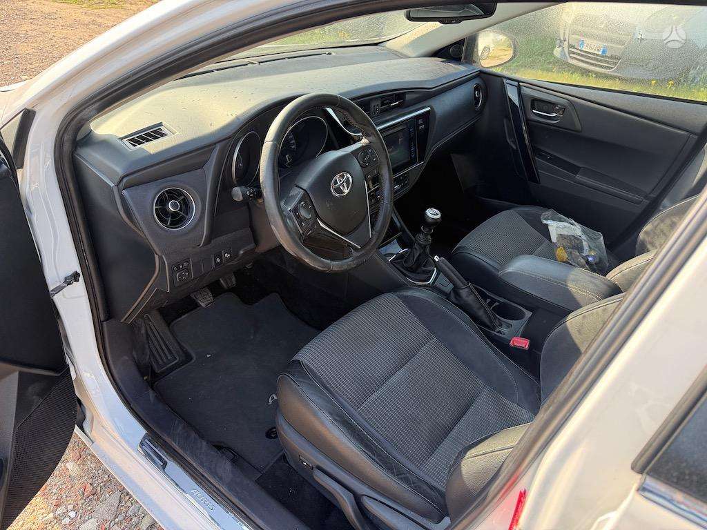 Toyota Auris, 1.6 l., Универсал