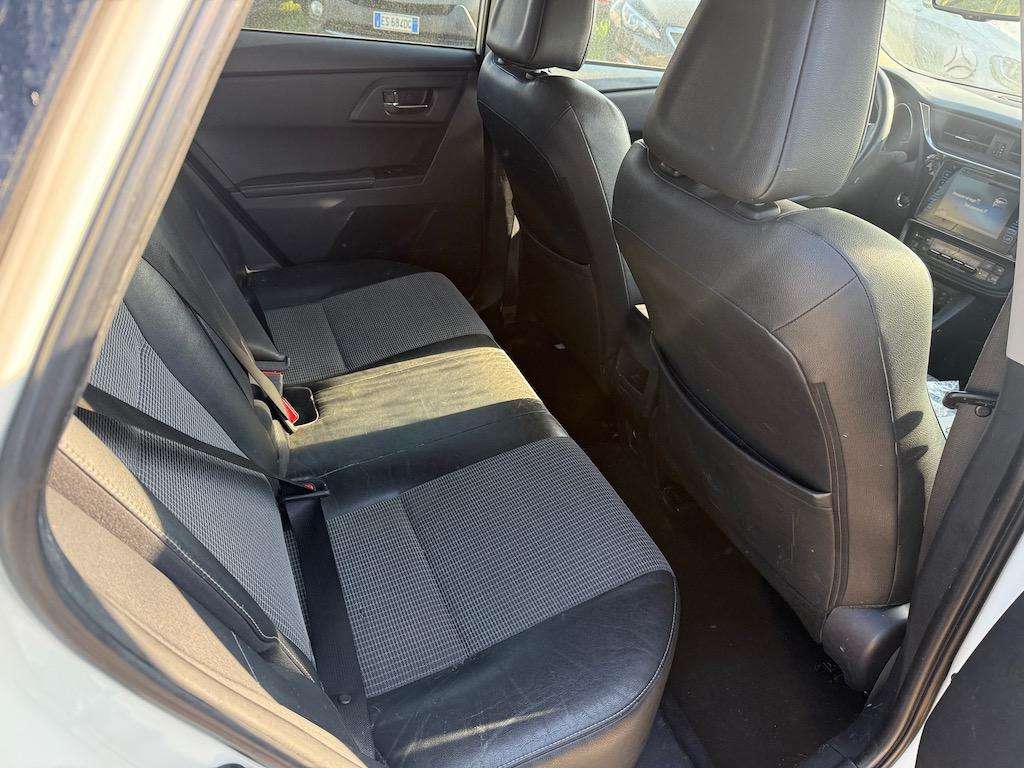 Toyota Auris, 1.6 l., Универсал