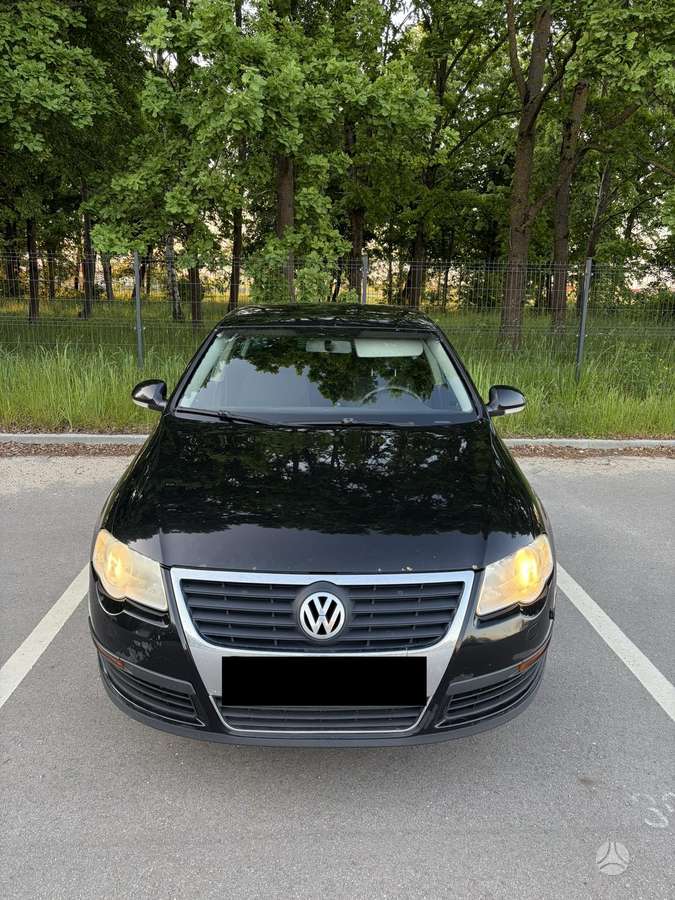 Volkswagen Passat - 1