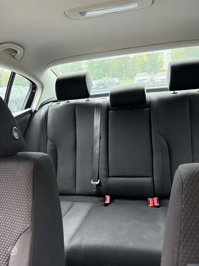 Volkswagen Passat - 12