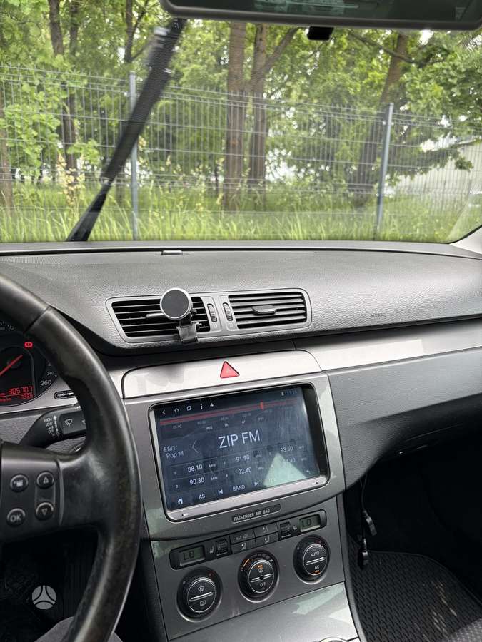 Volkswagen Passat - 11