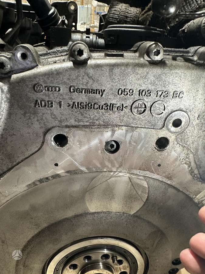 Audi Q5 variklio detalės
