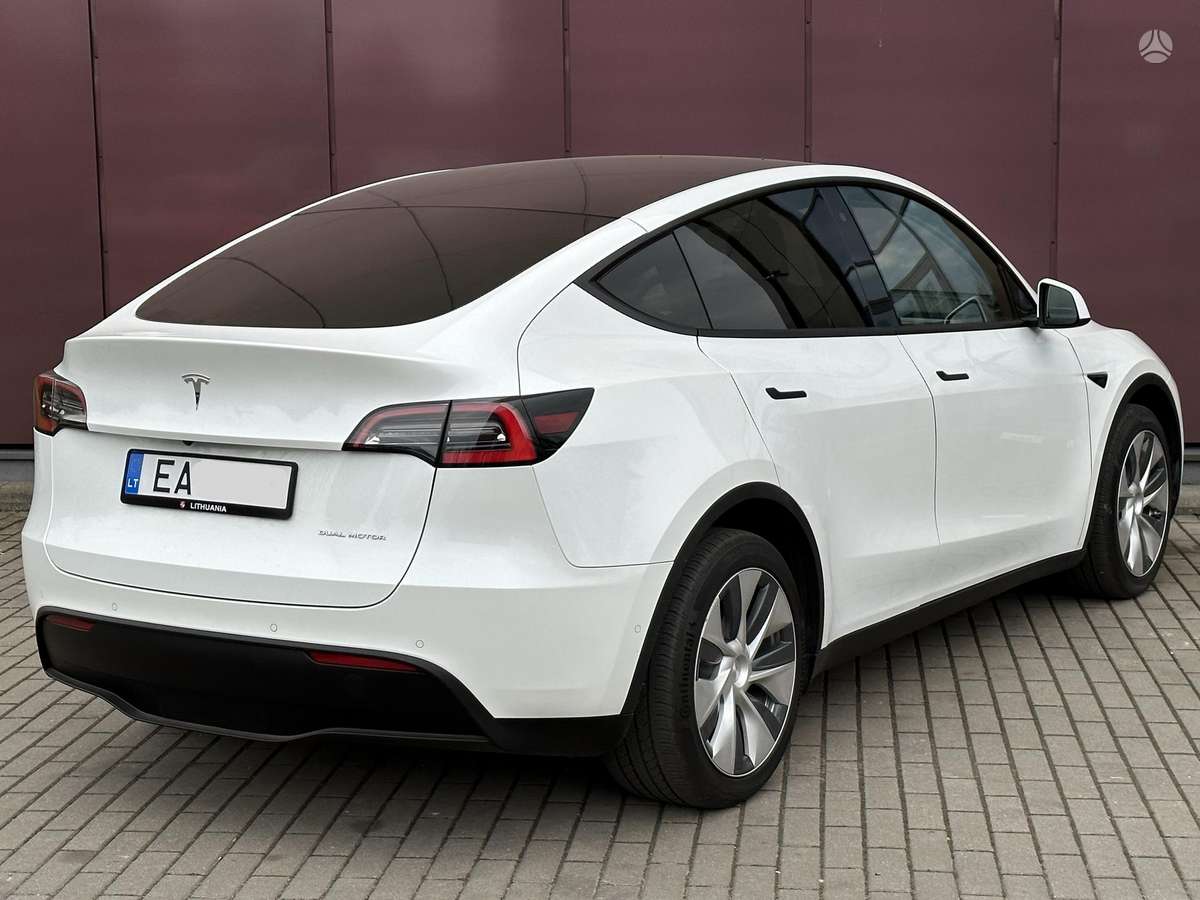 Tesla Model Y, 75 kWh, off-road / crossover