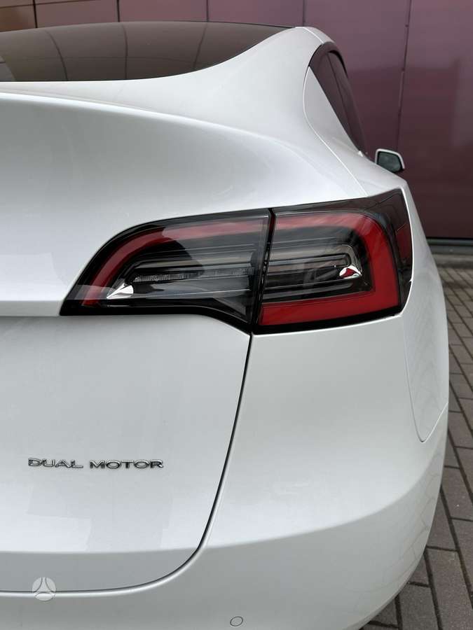 Tesla Model Y, 75 kWh, off-road / crossover