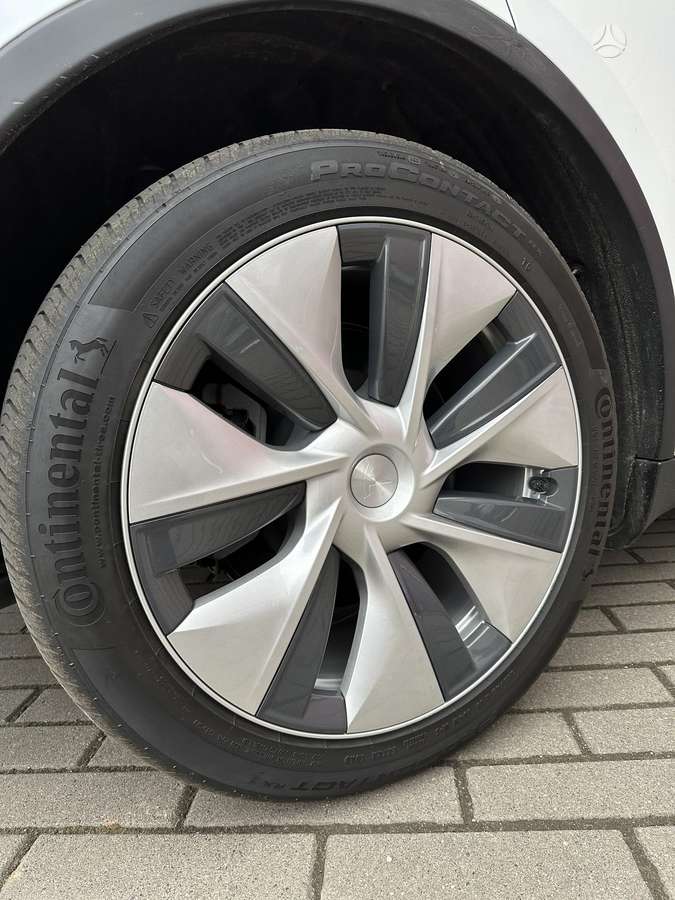 Tesla Model Y, 75 kWh, off-road / crossover