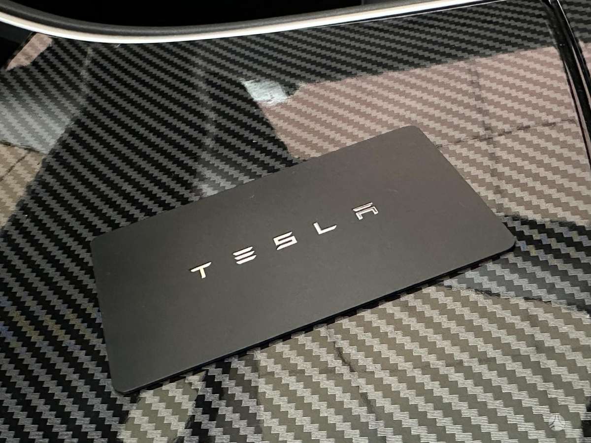Tesla Model Y, 75 kWh, off-road / crossover