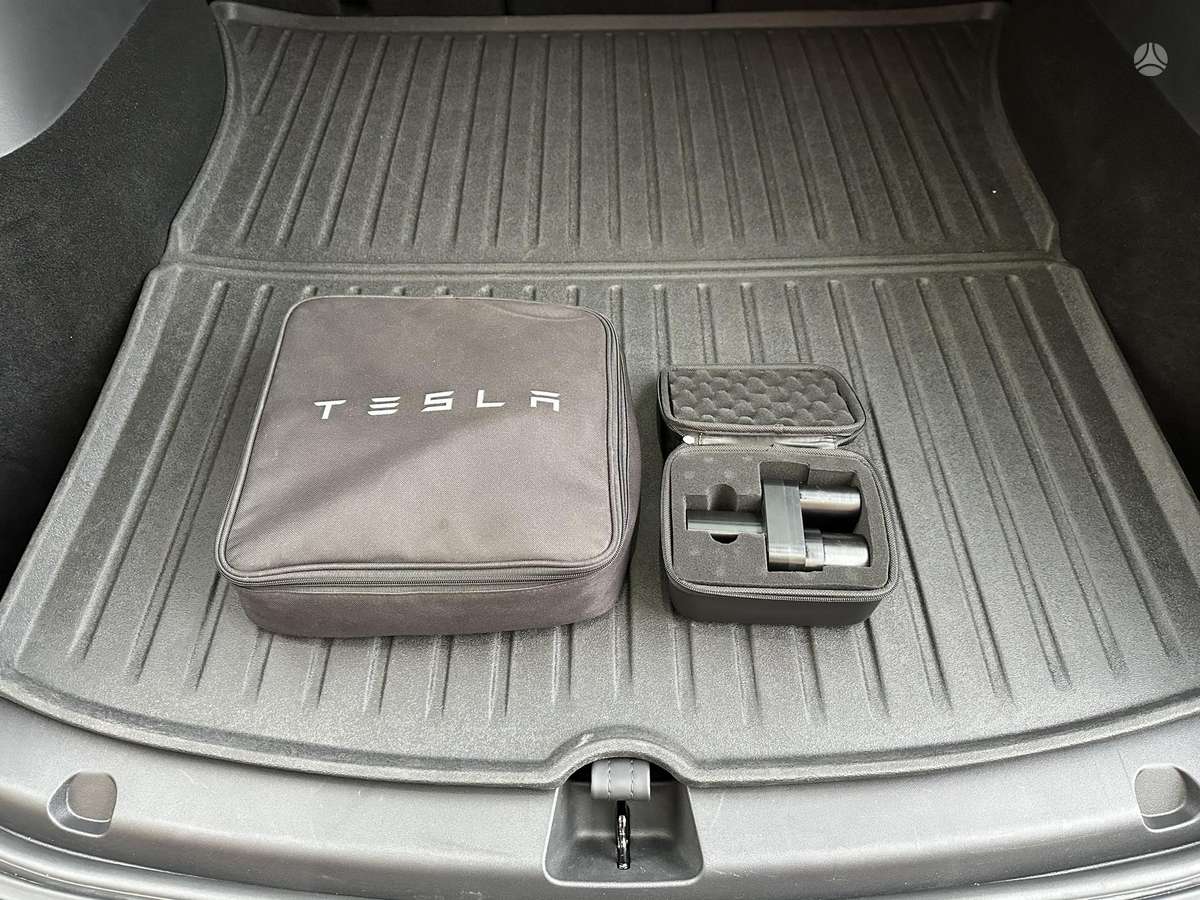 Tesla Model Y, 75 kWh, off-road / crossover