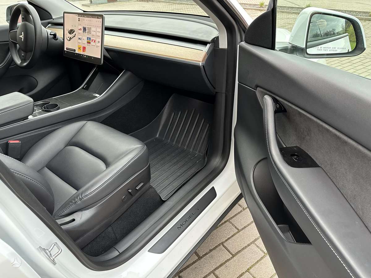 Tesla Model Y, 75 kWh, off-road / crossover