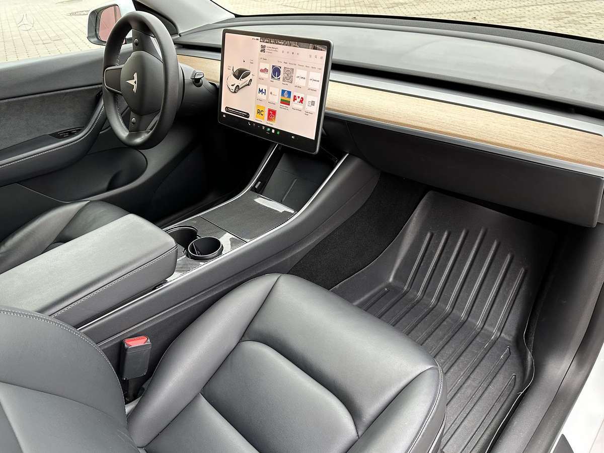 Tesla Model Y, 75 kWh, off-road / crossover