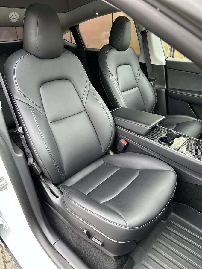 Tesla Model Y, 75 kWh, off-road / crossover