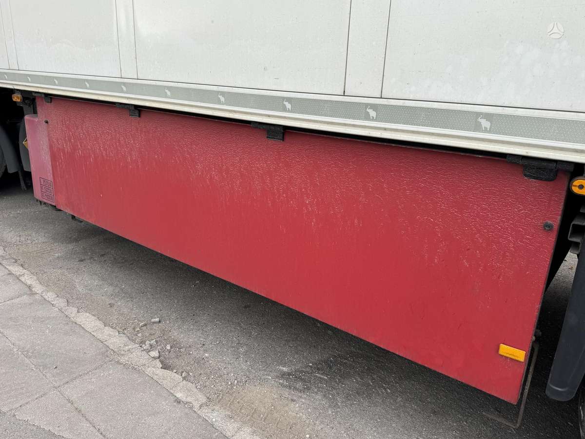 Schmitz SKO24, refrigerated