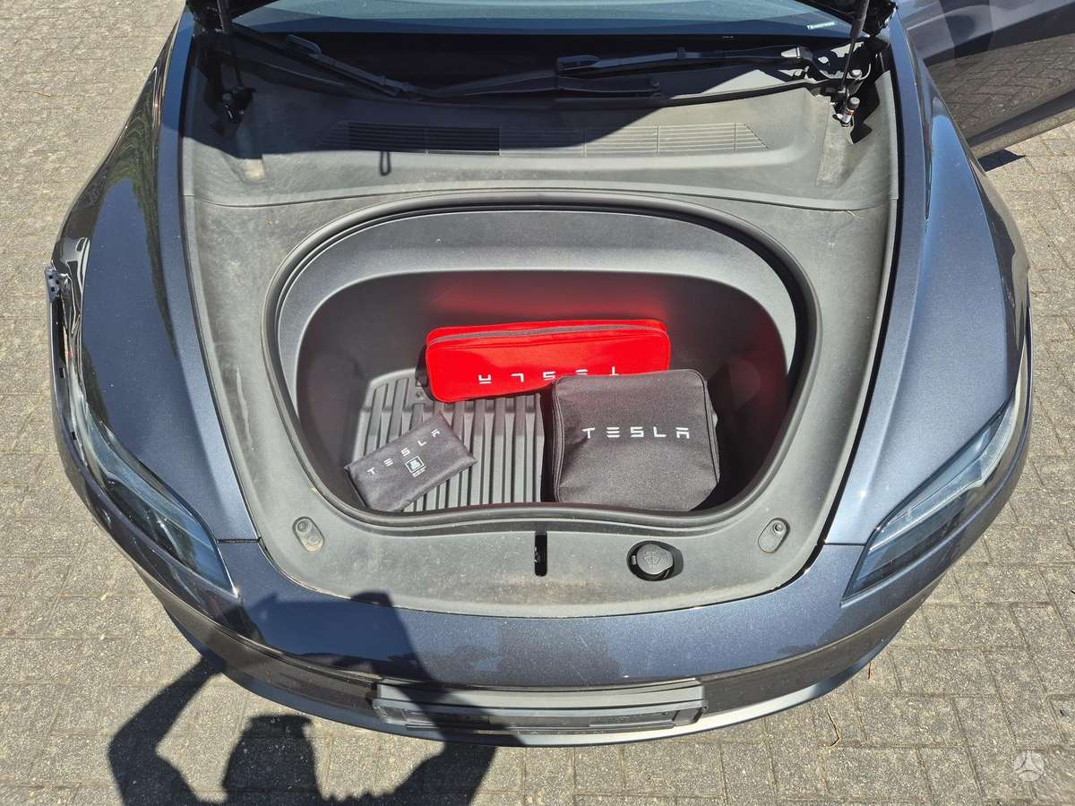 Tesla Model 3, 82 kWh, hatchback