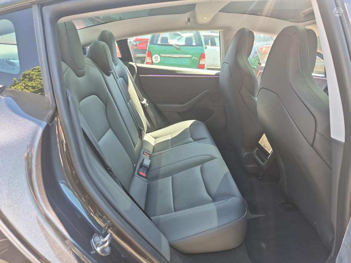 Tesla Model 3, 82 kWh, hatchback