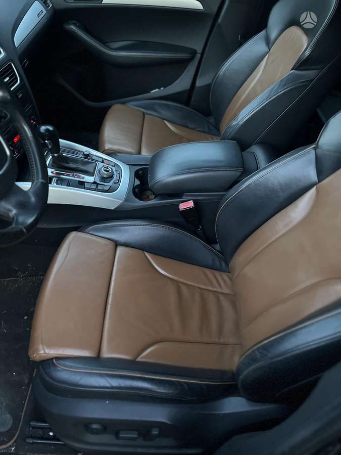 Audi Q5, 2.0 l., off-road / crossover