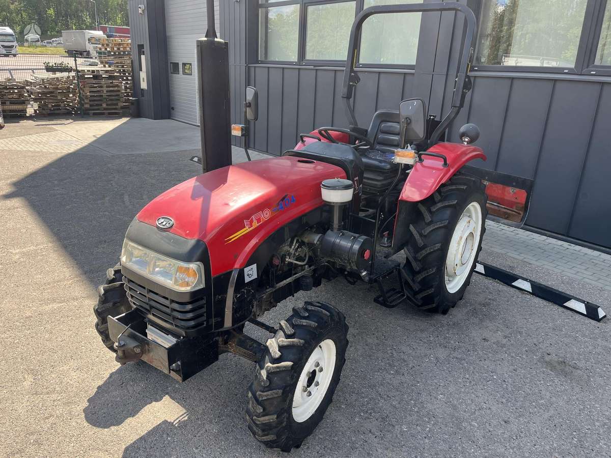 YTO 404, tractors