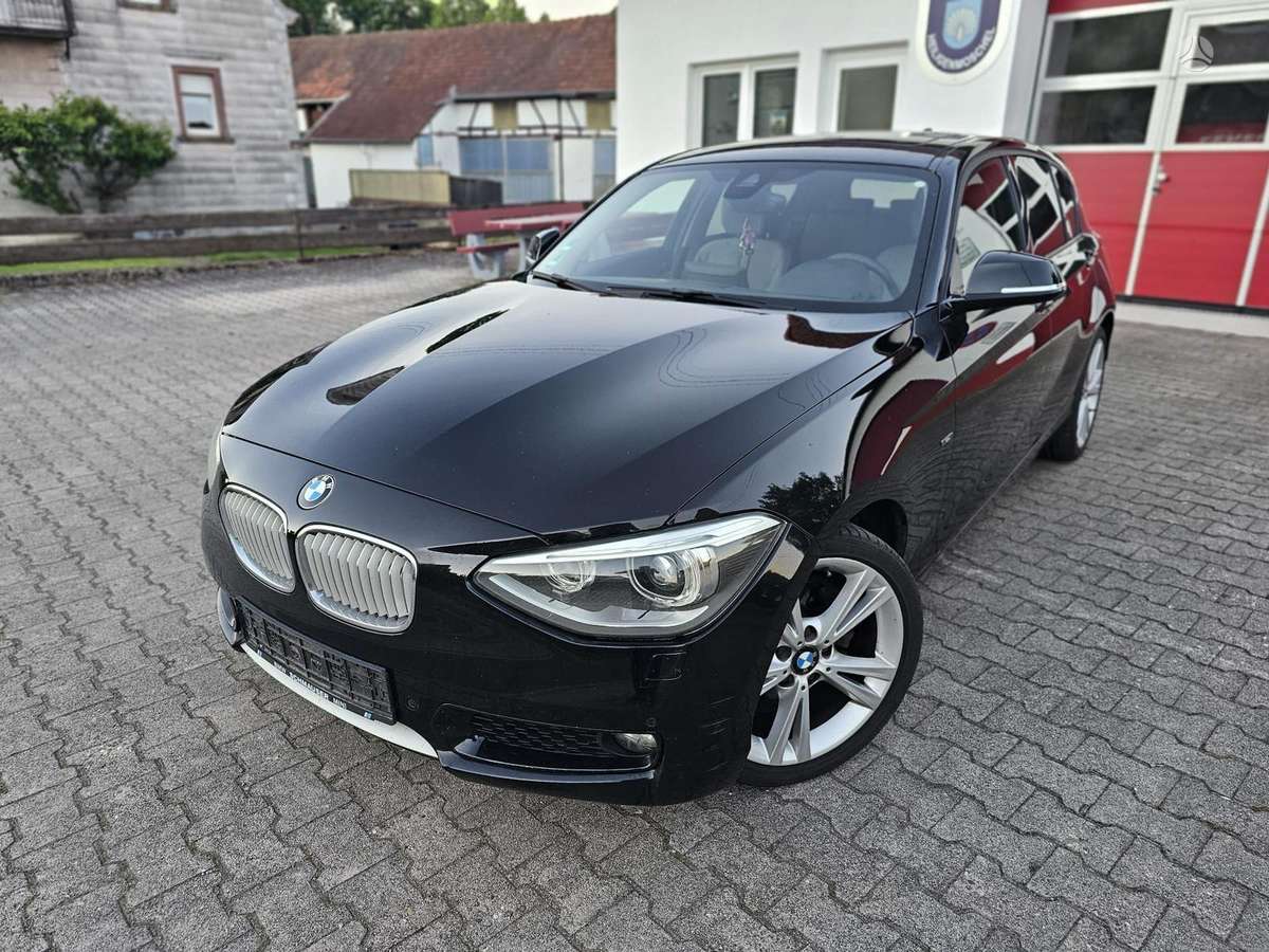 BMW 120, hatchback